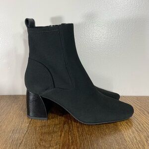 New Donald Pliner Niri Block Heel Ankle Boot Women’s Size 6.5 Black Crepe